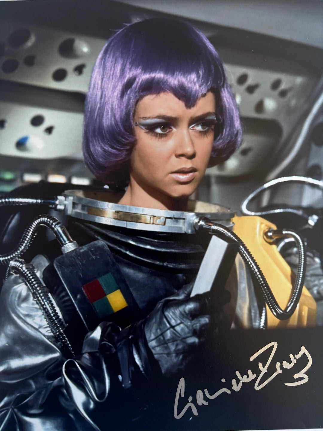 Gabrielle Drake signed Autograph 8x10 UFO, There‘s a Girl in the Soup, Crossplot