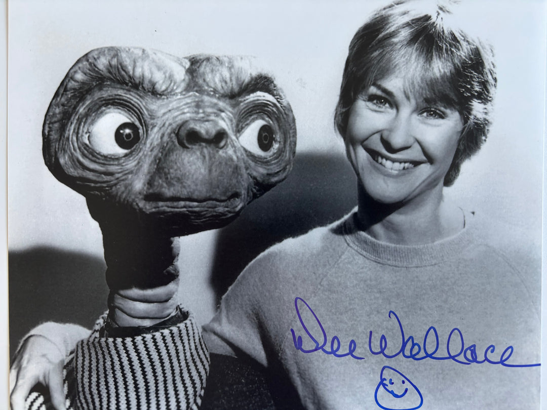 Dee Wallace signed Autograph 8x10 ET